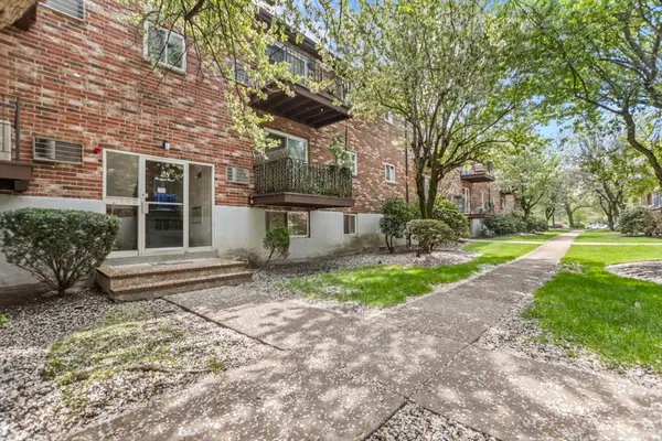 28 Westgate Rd #3, Boston, MA 02467