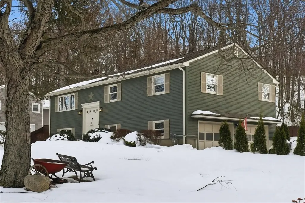 28 Old Jarvis Ave, Holyoke, MA 01040 - #1