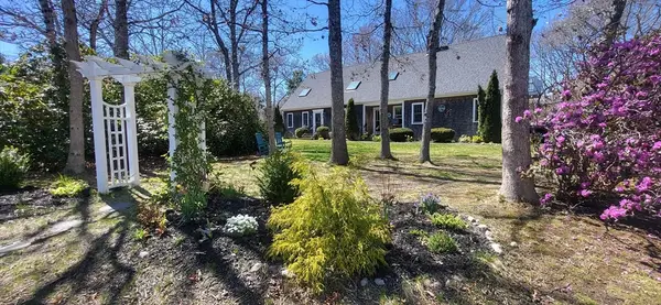 13 Checkerberry Ln, Sandwich, MA 02644