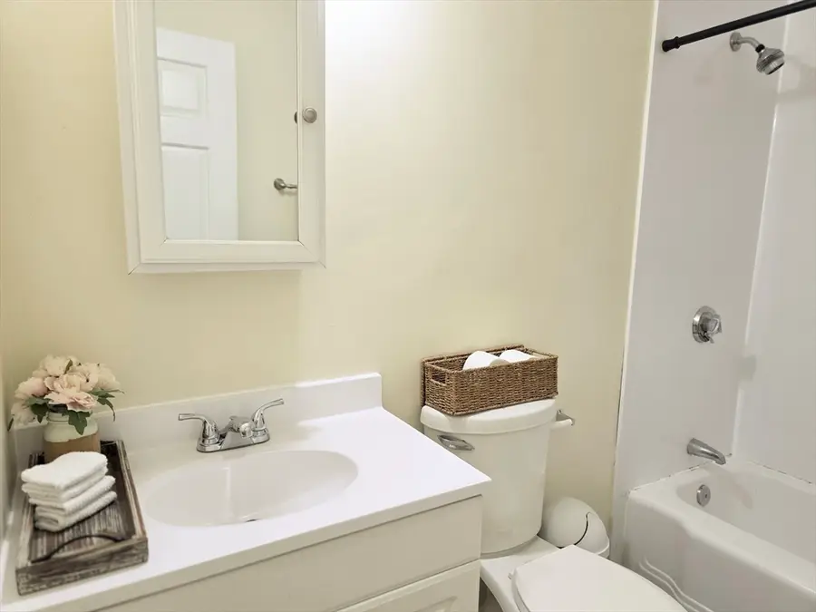 8 Tara Dr #4, Weymouth, MA 02188 - #3