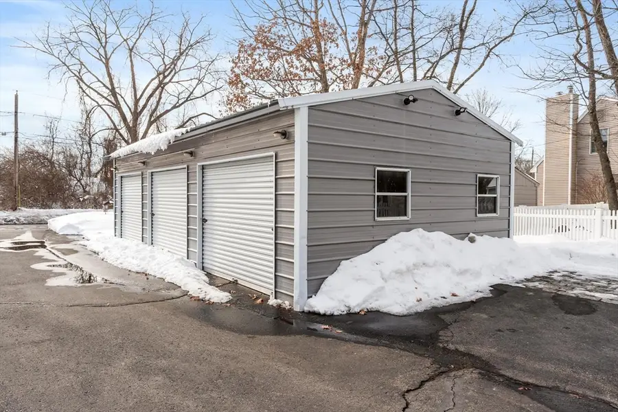 437 Johnny Appleseed Ln, Leominster, MA 01453 - #3