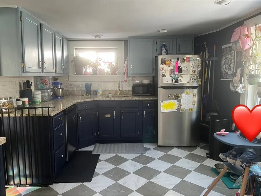 71 Washington St, Greenfield, MA 01301 - #3