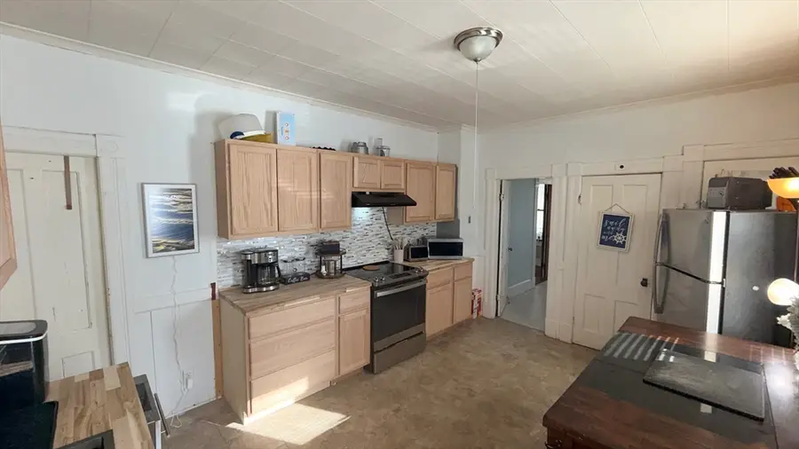 24 Hampden St, West Springfield, MA 01089 - #3