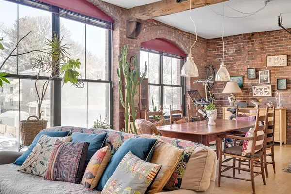 172 Green St #8, Boston, MA 02130