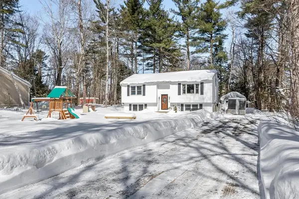 6 Balsam Dr, Ashburnham, MA 01430