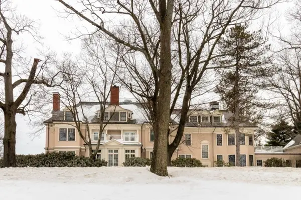 100 Pond St #9, Boston, MA 02130