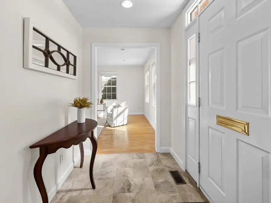 615 Saw Mill Brook Pkway, Newton, MA 02459 - #3