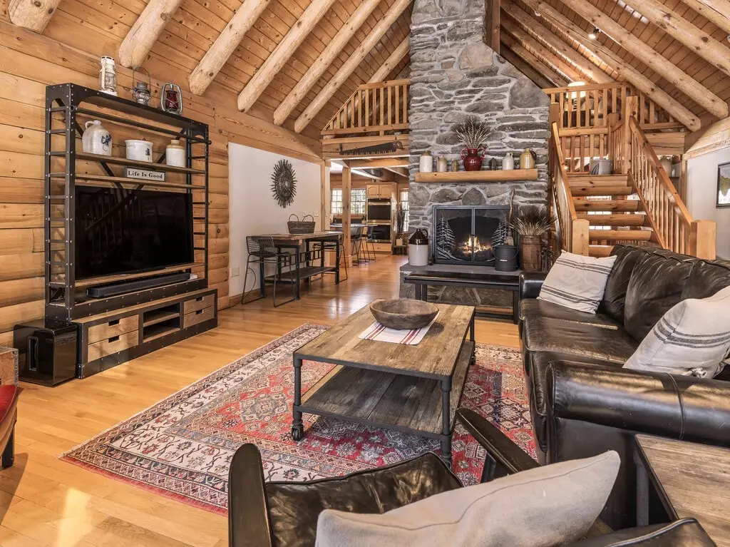 34 Simond Hill Rd, Hubbardston, MA 01452 - #1