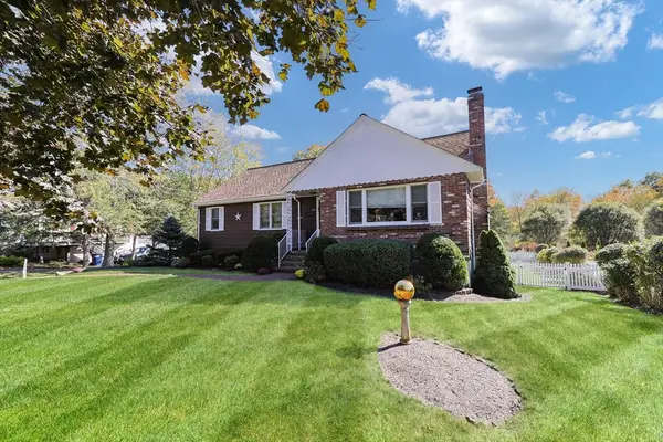 253 Village St, Medway, MA 02053