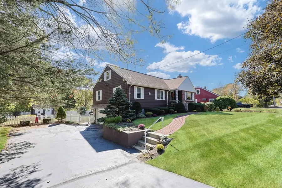 253 Village St, Medway, MA 02053 - #3