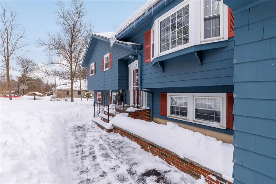 8 Barry Drive, North Chelmsford, MA 01863 - #3