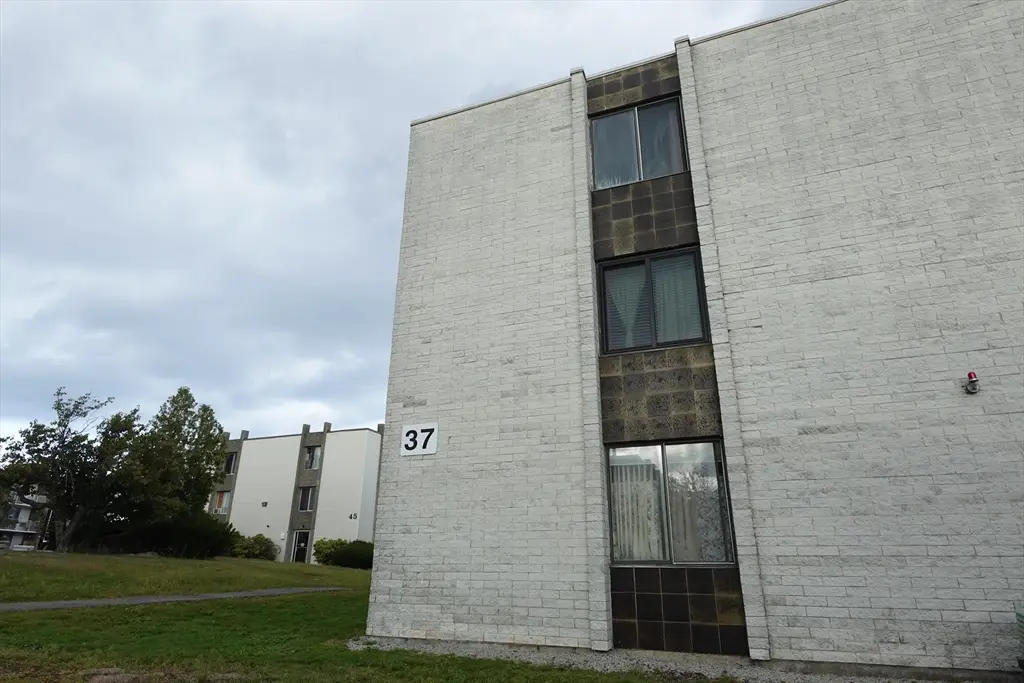 37 Skyline Dr #11, Braintree, MA 02184 - #1