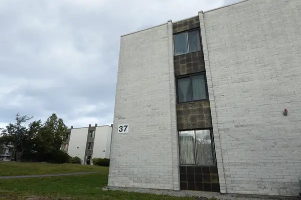 37 Skyline Dr #11, Braintree, MA 02184