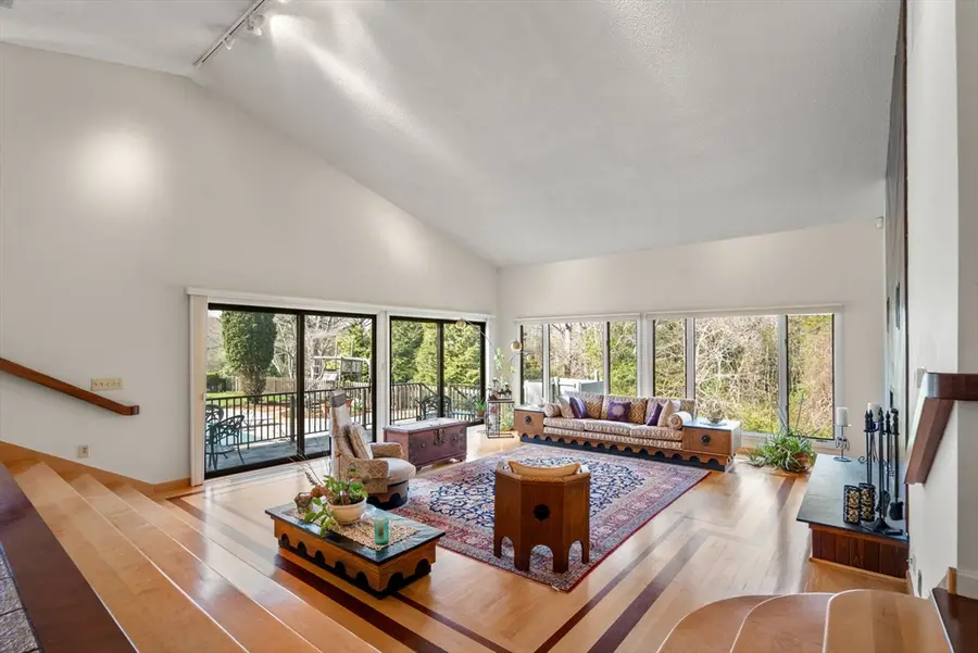 16 Wadsworth Ln, Dartmouth, MA 02748 - #2