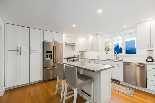 8 Forest St, Manchester, MA 01944