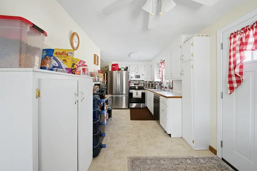 5 Maid Marion St, Oxford, MA 01540 - #3