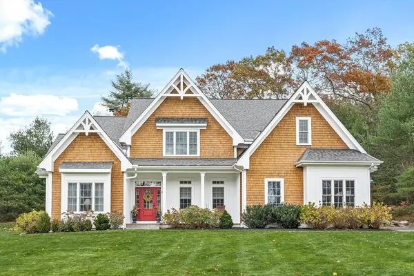 4 Dancer Farm Dr, Dover, MA 02030