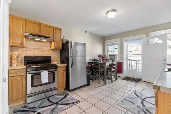 31 Weston St #2, Waltham, MA 02453