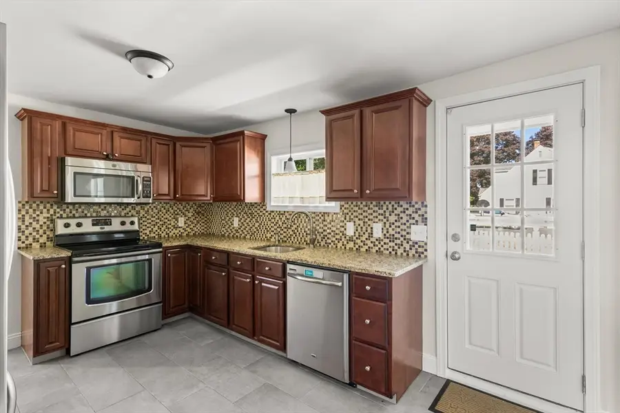 33 White St, Raynham, MA 02767 - #3