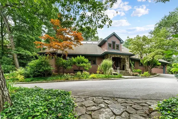 72 Meriam St, Lexington, MA 02420