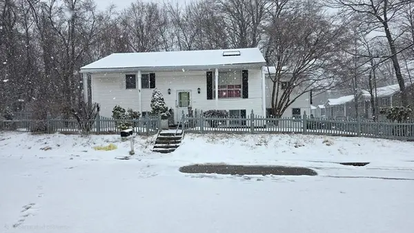 37 Gates Rd, Worcester, MA 01603