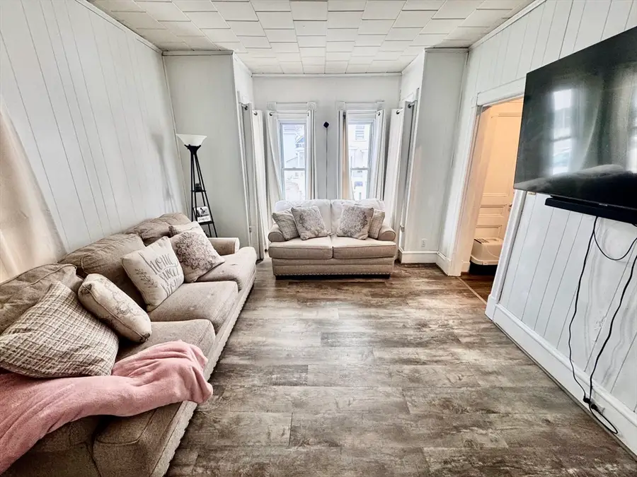 15 Barclay St, Lowell, MA 01851 - #3