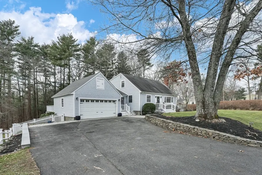 16 Laurel Dr, Medfield, MA 02052 - #2