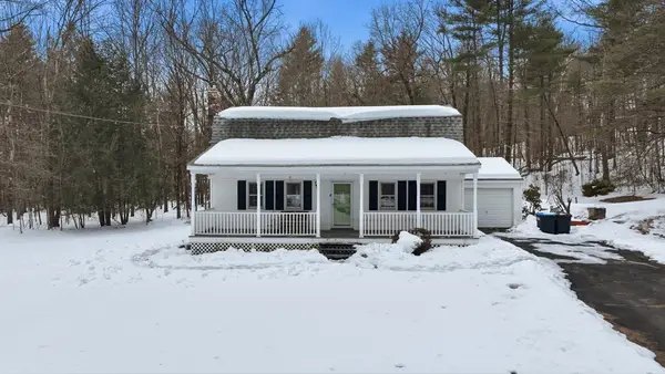 18 Country Ln, Belchertown, MA 01007
