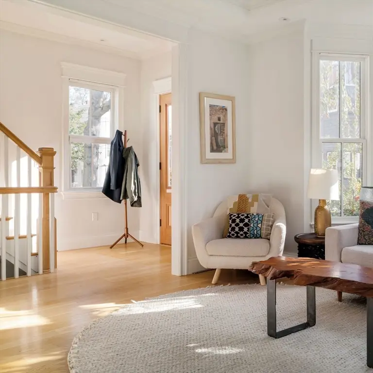 17 Ellsworth Avenue #Front, Cambridge, MA 02139 - #3