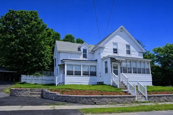 85 Beacon St, Clinton, MA 01510