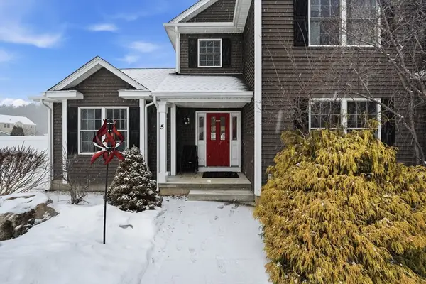 5 Day Lily Ln, Westfield, MA 01085