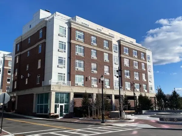 18 Cliveden St #205, Quincy, MA 02169