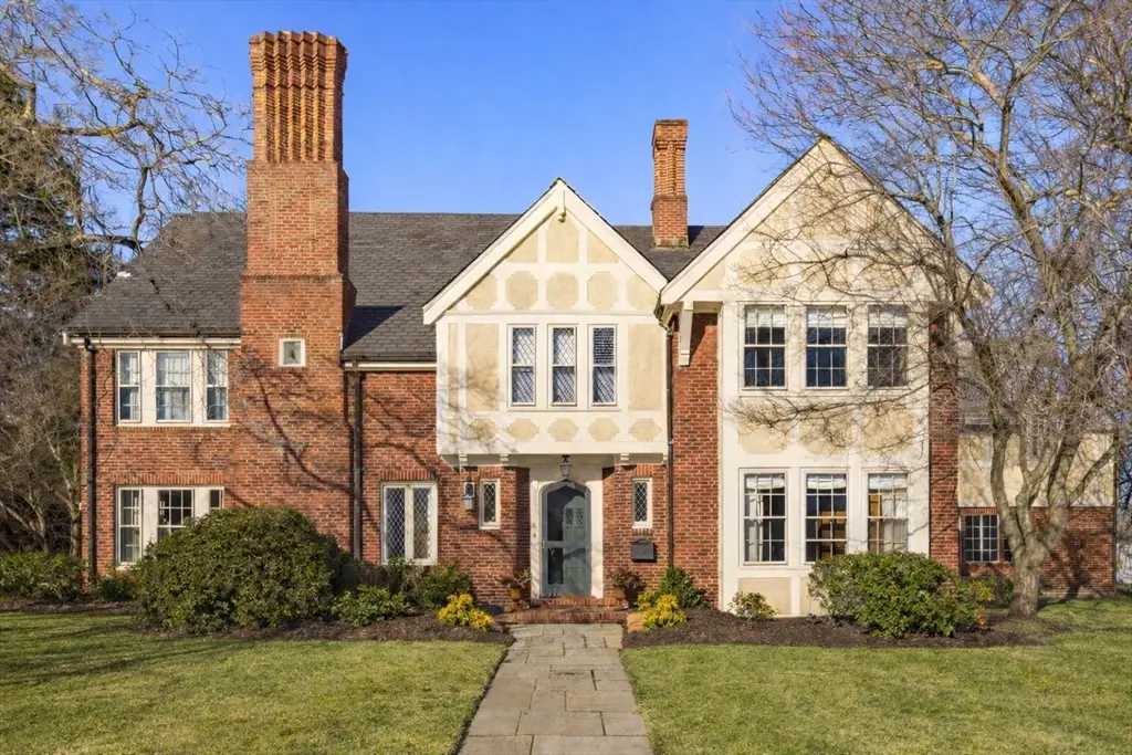 4 Dartmouth St, Winchester, MA 01890 - #1