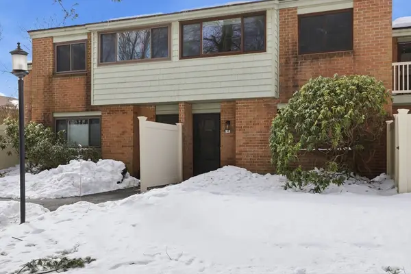 95 Greenbrook Dr #95, Stoughton, MA 02072