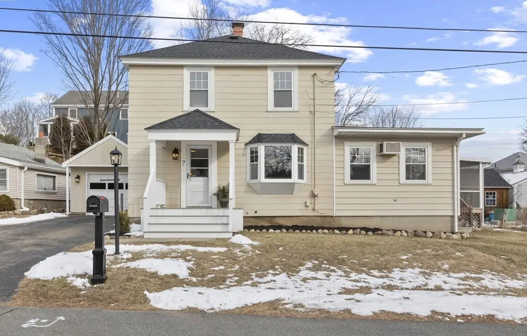 7 Hoyt Ave, Amesbury, MA 01913 - #1