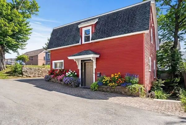 15 Lexington Ter, Waltham, MA 02452