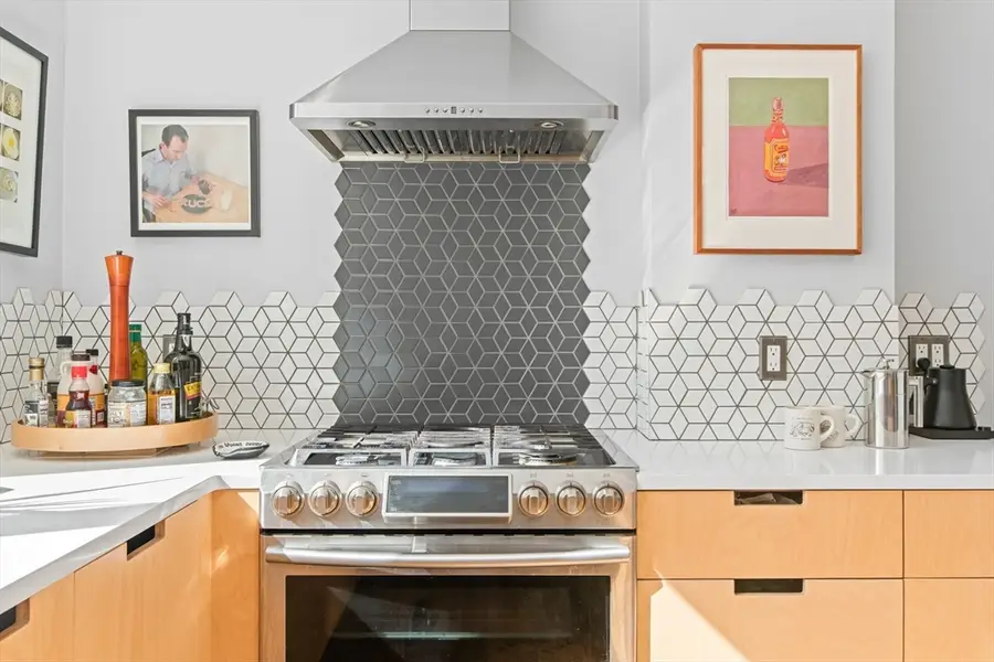 10 Sanborn Ave, Somerville, MA 02143 - #3