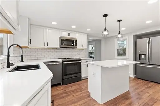 18 Wainwright Ave, Haverhill, MA 01835 - #3