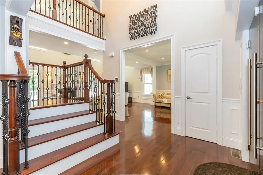 14 Sarah St, Burlington, MA 01803 - #3