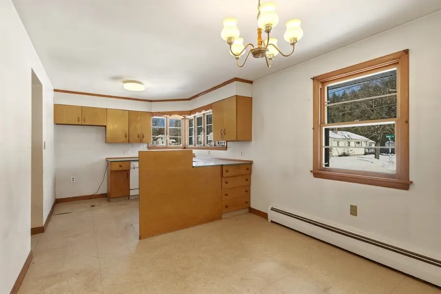 77 Summer St, Greenfield, MA 01301 - #3