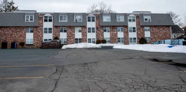 137 Pine St #11, Lowell, MA 01851