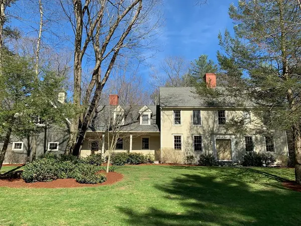 16 Hawthorn Rd, Amherst, MA 01002