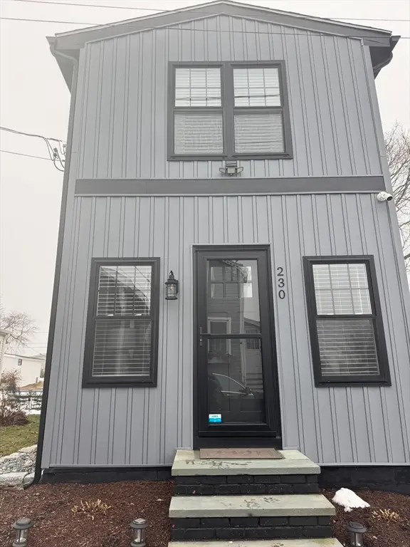 230 Cedar Ave, Portsmouth, RI 02871
