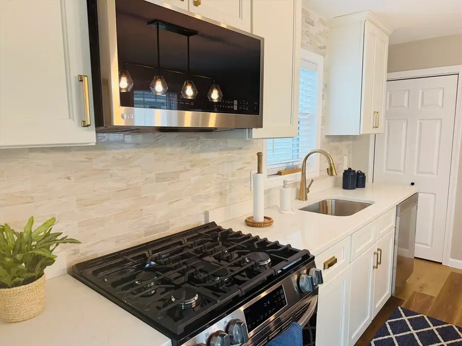 230 Cedar Ave, Portsmouth, RI 02871 - #3