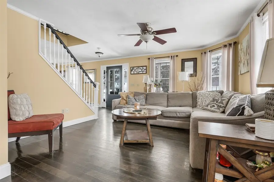 90 Elm St, Swansea, MA 02777 - #3