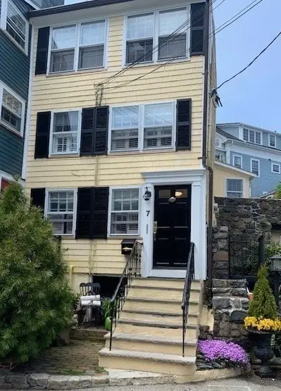 7 Lee Street #1, Marblehead, MA 01945