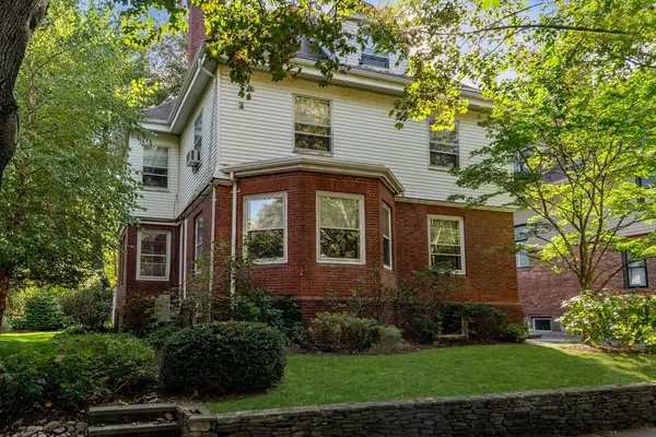 105 Babcock St, Brookline, MA 02446