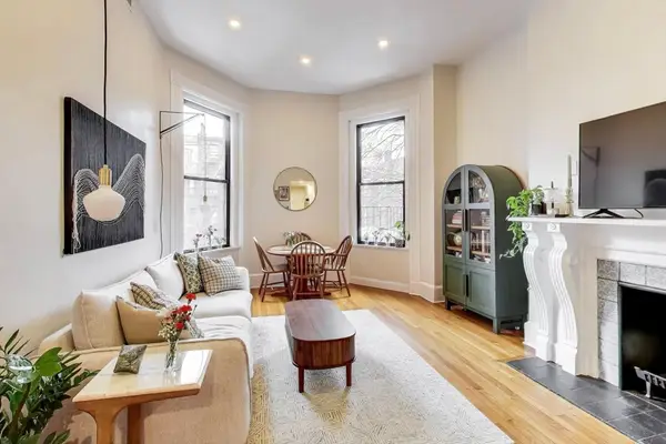 298 Commonwealth Ave #202, Boston, MA 02116