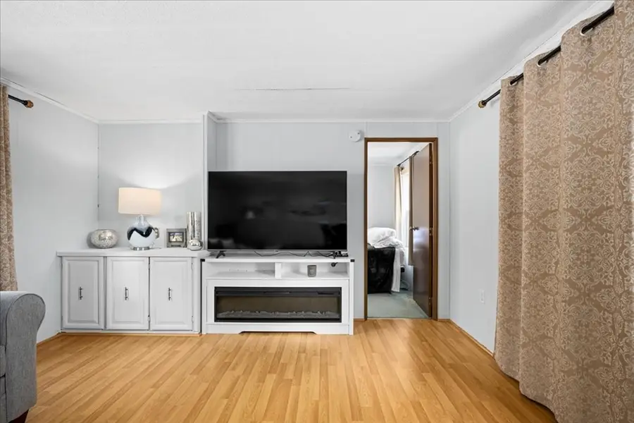 21 Ash Ln, Wales, MA 01081 - #3