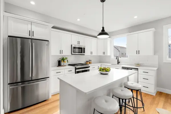 123-125 Centre St #TH4, Boston, MA 02124